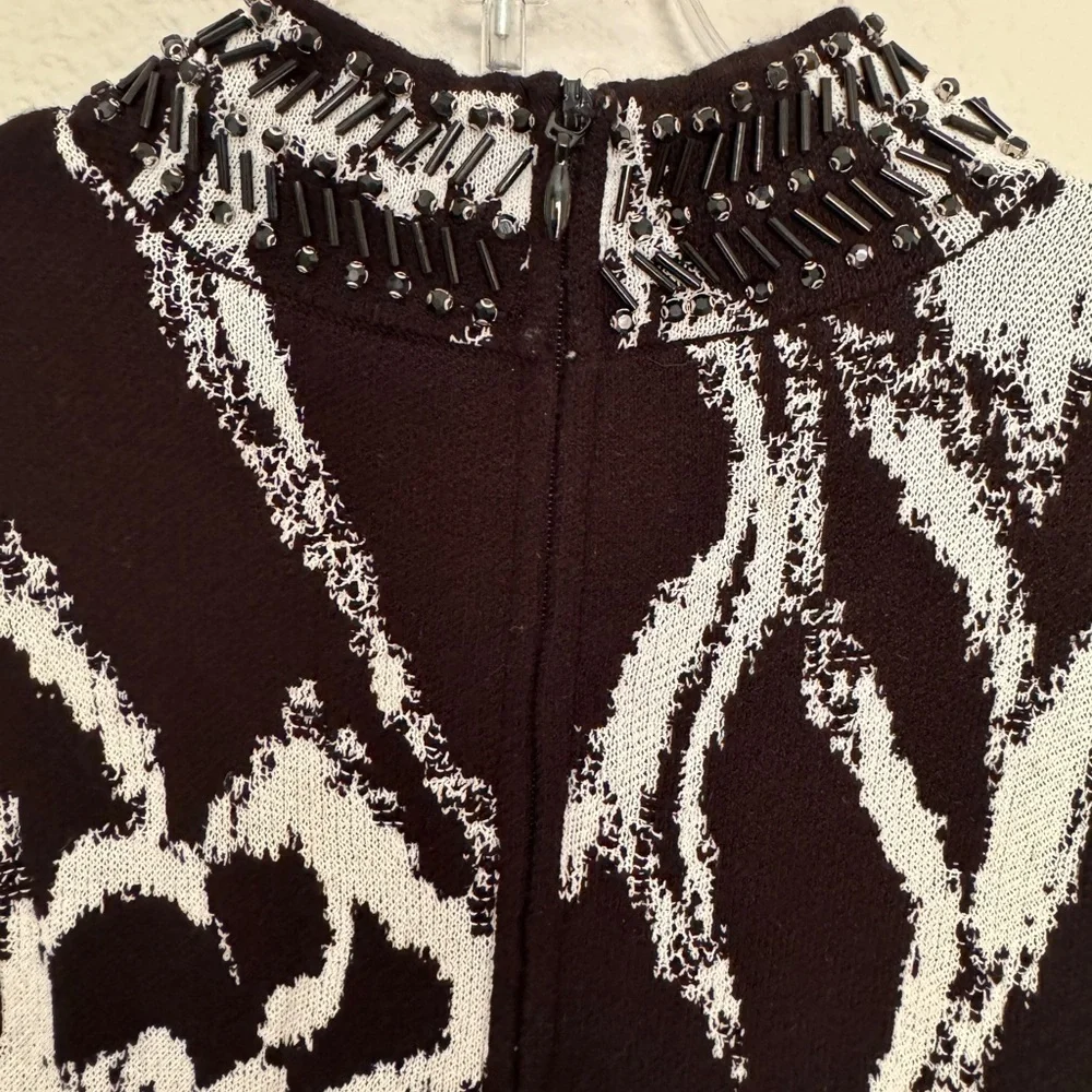 White House Black Market Black/White Knit Top Size Medium Sleeveless - Picture 4 of 8